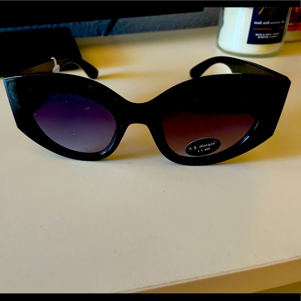 Sunglasses - Picture 4 of 4
